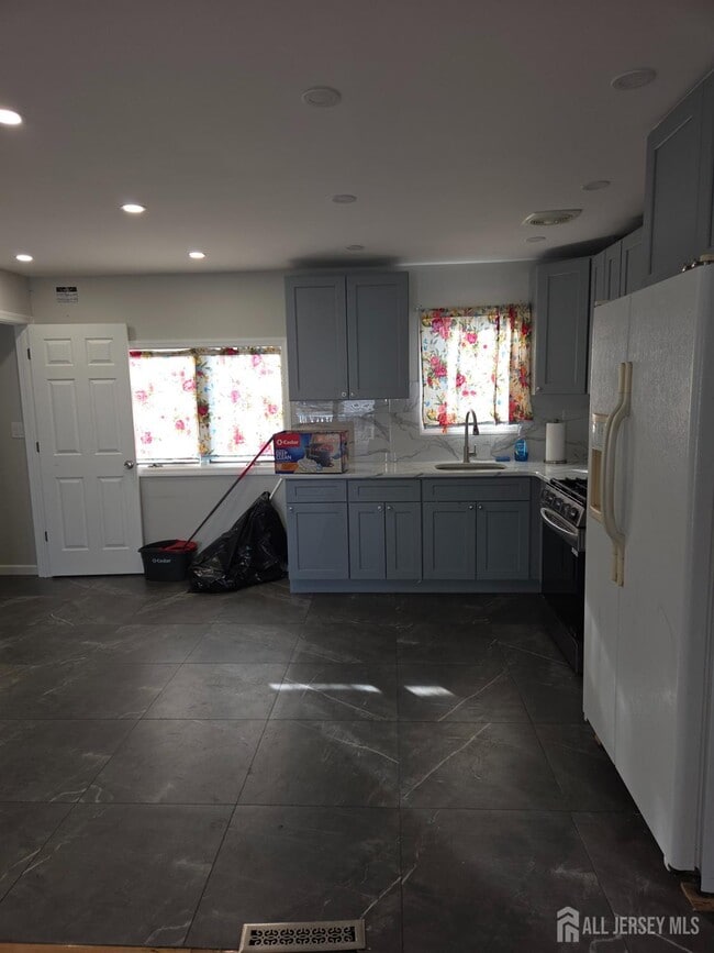 Building Photo - 5200 Emerson St