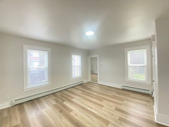 Building Photo - 359 Nashua St