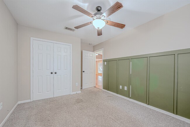 Building Photo - 7135 Woodland Oaks