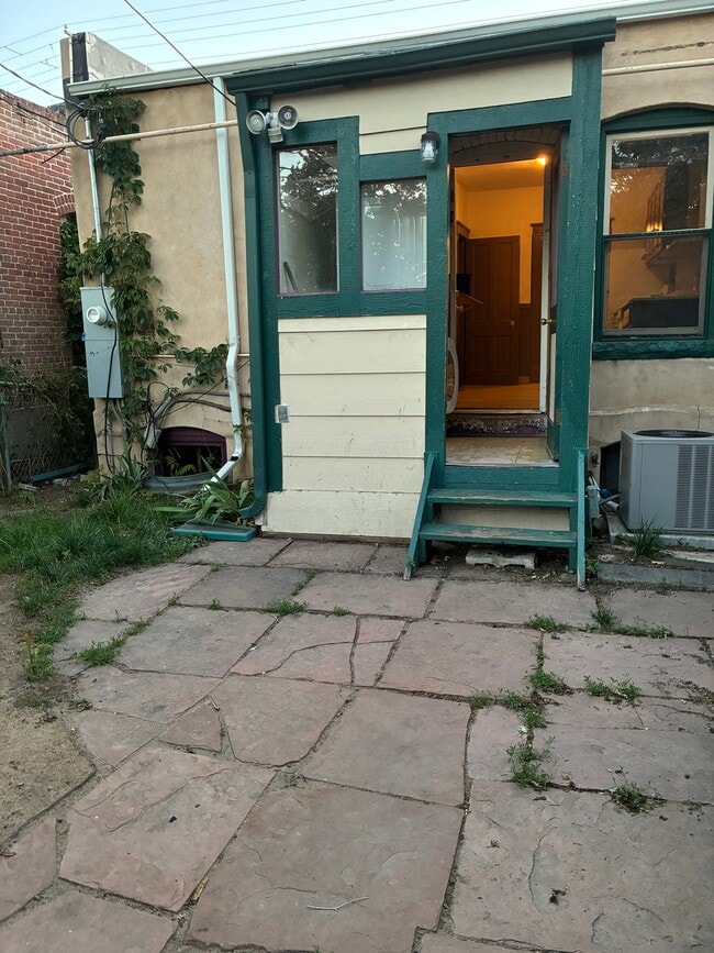 Building Photo - 2840 Irving St