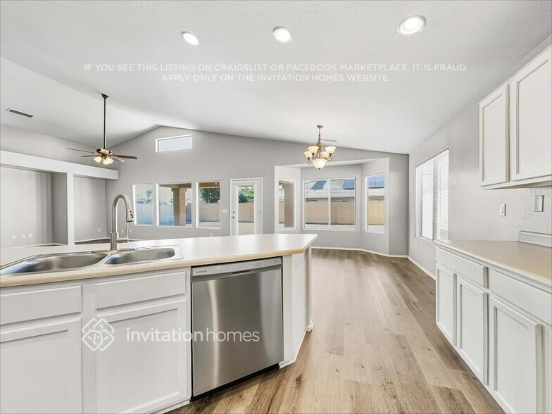 Building Photo - 8524 W Chickasaw St