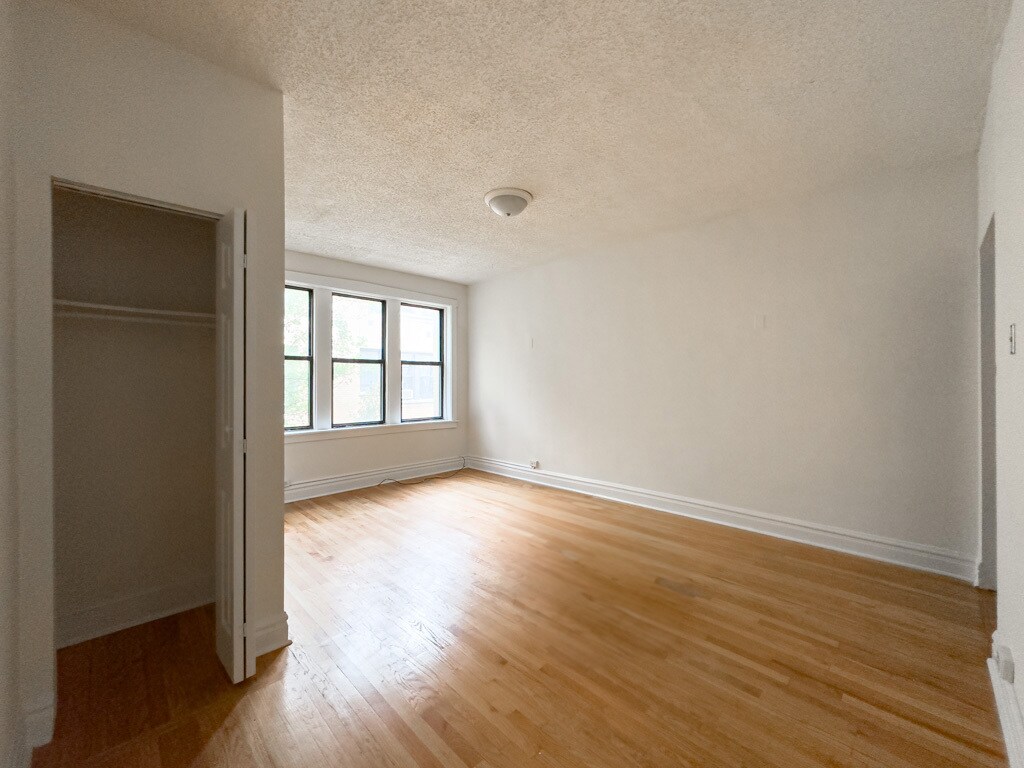 Building Photo - 1540 N Kedzie Ave