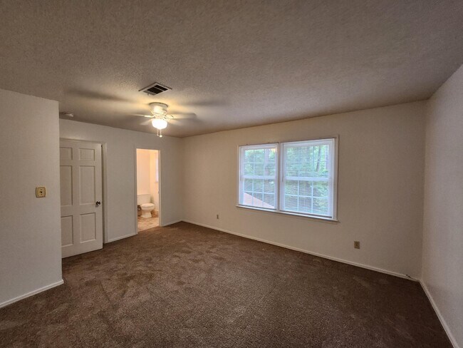 Building Photo - 3602 Nassau Dr