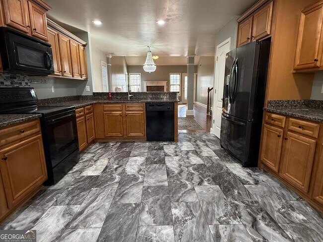 Building Photo - 4079 Essex Dr