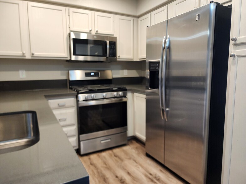 Building Photo - 3038 Tarpon Dr