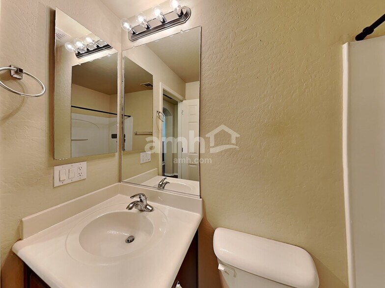 Building Photo - 15031 N 142nd Ln