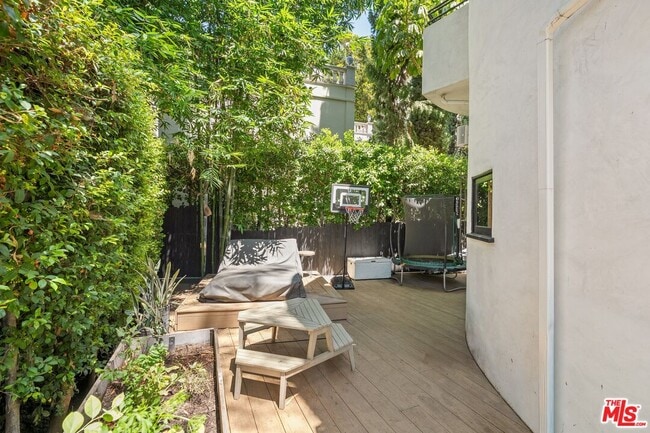 Building Photo - 2065 Watsonia Terrace