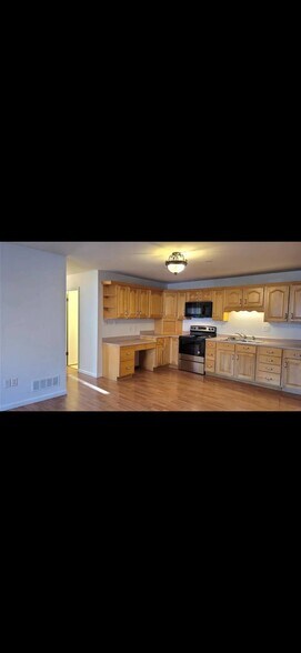 Building Photo - 702 Clearview Dr