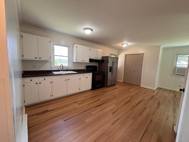 Building Photo - 3765 Longview Dr