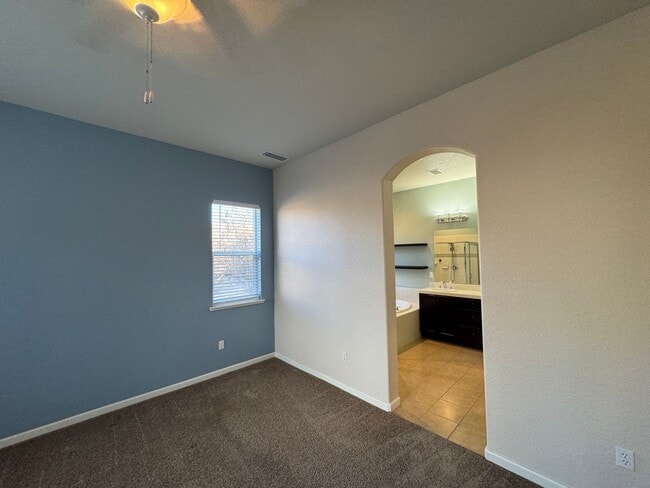 Building Photo - 4 Bedroom, 3 car garage- Foothills at Wingfield Springs. Pets welcome!