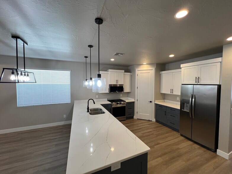 Building Photo - 2213 W 320 S