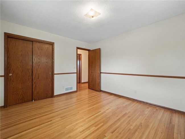 Building Photo - Great Roseville Home, Moundsview Schools, ...