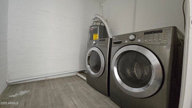 Building Photo - 5827 N 22nd Dr