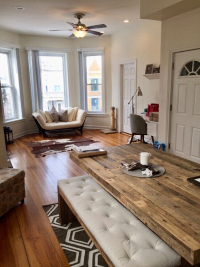 Building Photo - 2519 N Francisco Ave