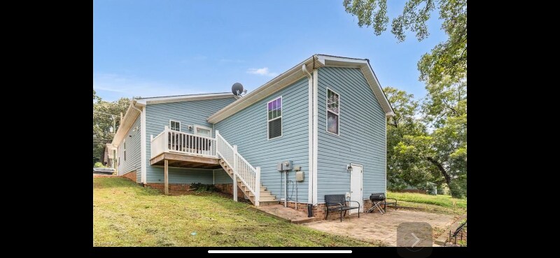 Building Photo - 1624 N Cherry St