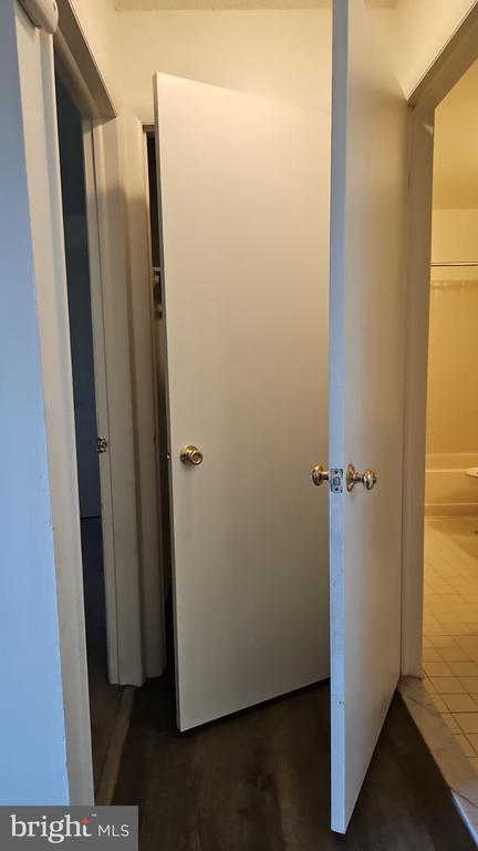 Building Photo - 909 Ravens Crest Dr