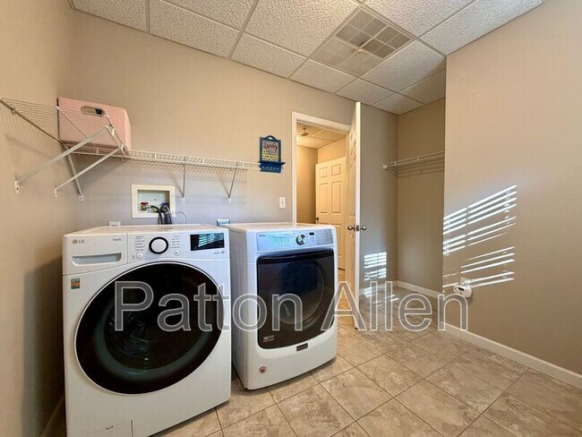 Building Photo - 689 New Haw Creek Rd