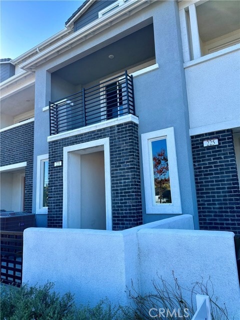 Building Photo - 221 N Vincent Ave