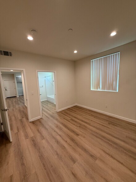 Building Photo - 8827 Van Nuys Blvd