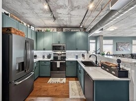 Building Photo - 1475 Delgany St