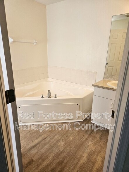 Building Photo - 5006 Bywood St