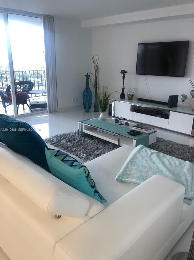 Building Photo - 2030 S Ocean Dr