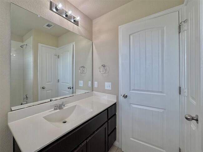 Building Photo - 401 Katmai Cir