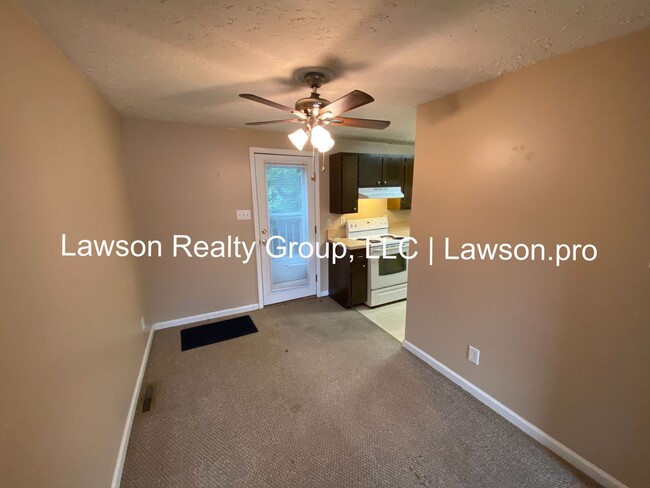 Building Photo - Charming Salem Townhome