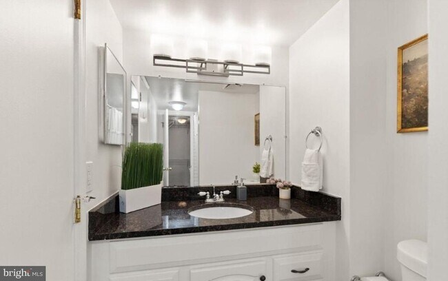 Building Photo - 122 N Bedford St