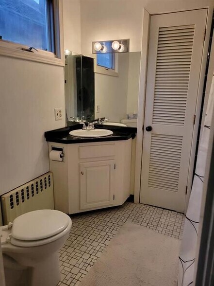 Building Photo - 12 Adelphi Ave