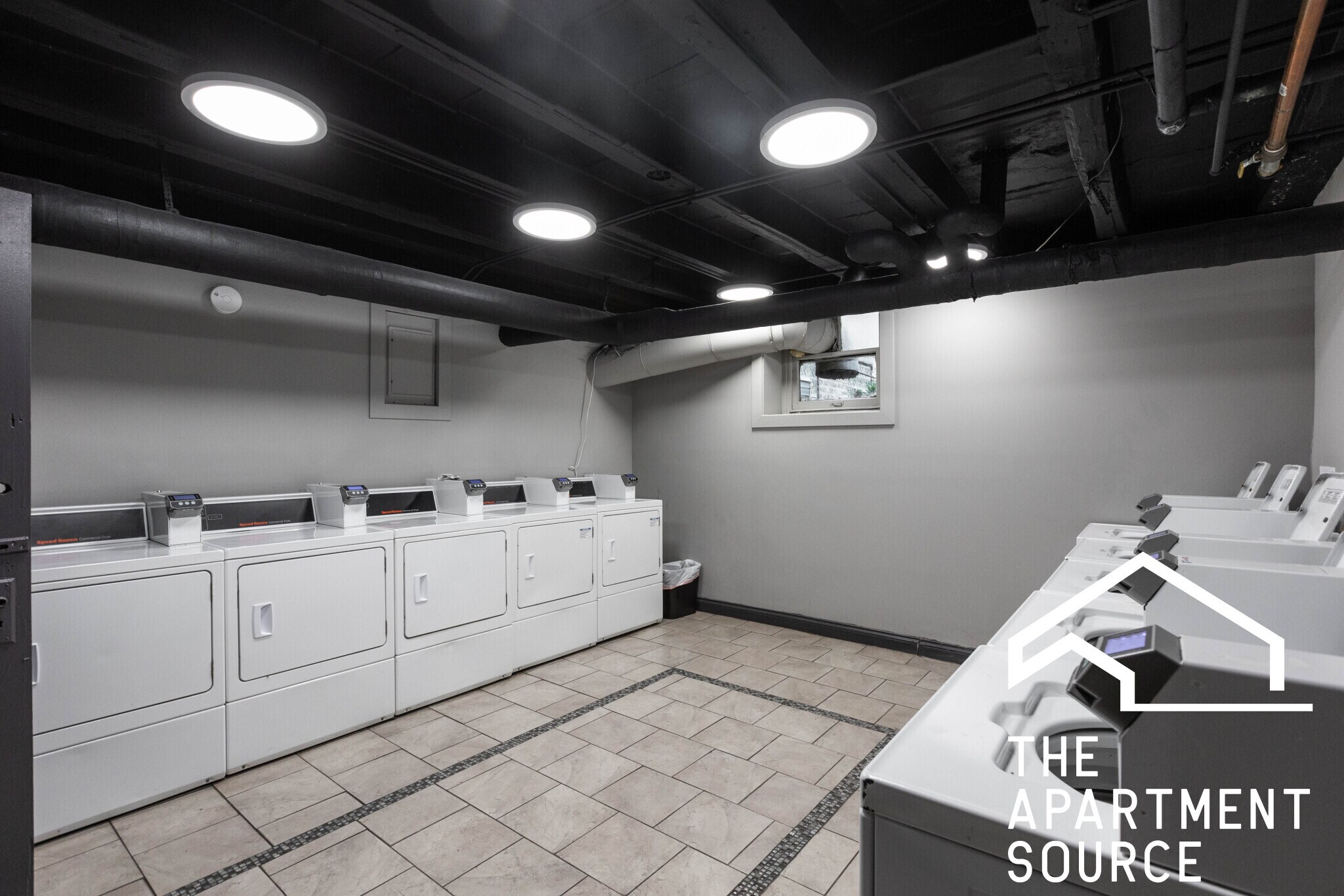 Building Photo - 737 W Belmont Ave