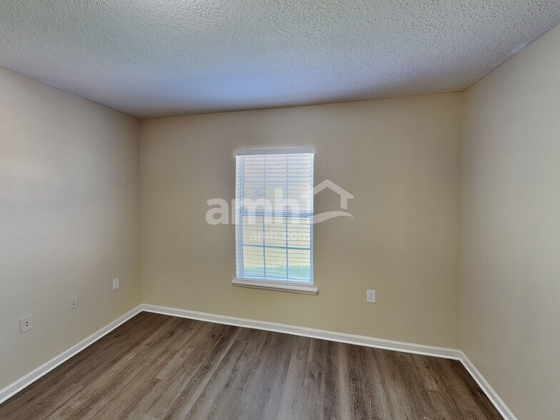 Building Photo - 12052 Hayden Lakes Cir