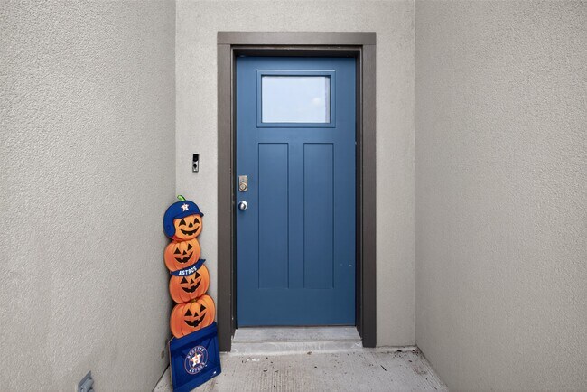 Building Photo - 6823 Amber Clf Ln