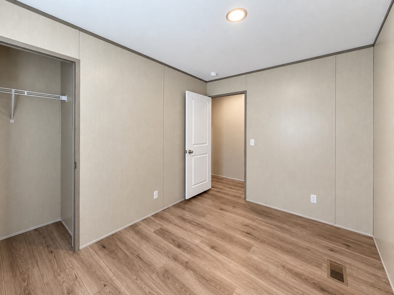 Building Photo - 118 Pine Cone Dr