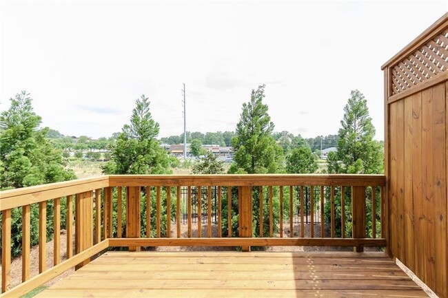 Building Photo - 7826 Laurel Crest Dr