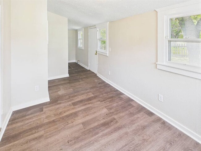 Building Photo - 503 Maple St