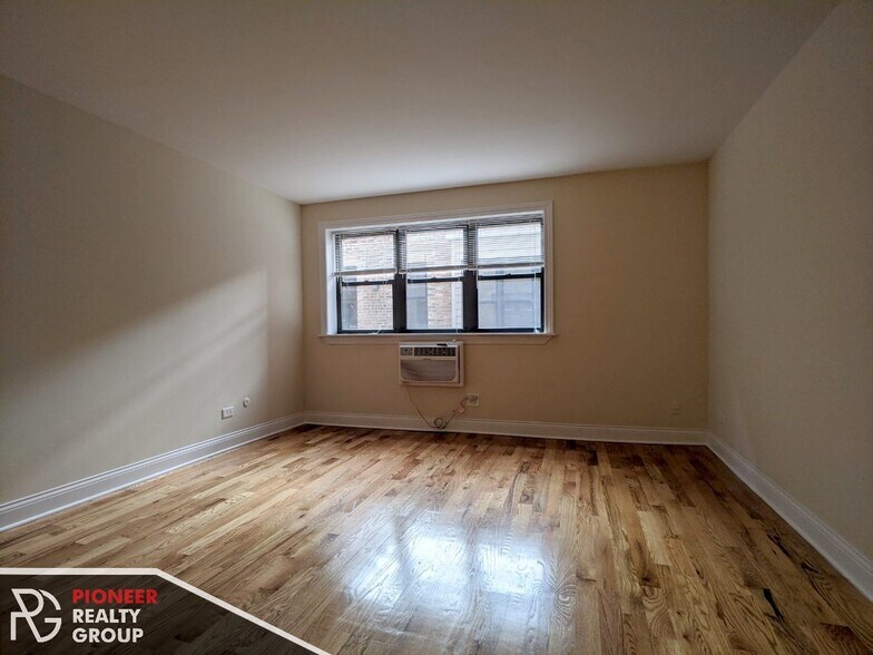 Building Photo - 563 W Arlington Pl