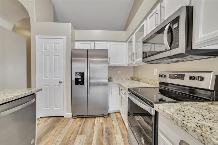 Building Photo - 403 S Kingston Ct