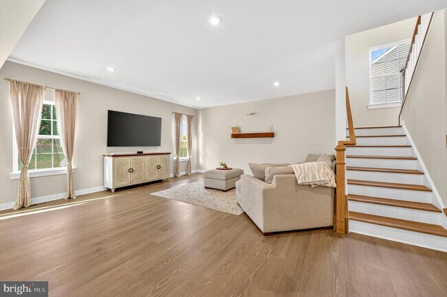 Building Photo - 167 Aspen Ln