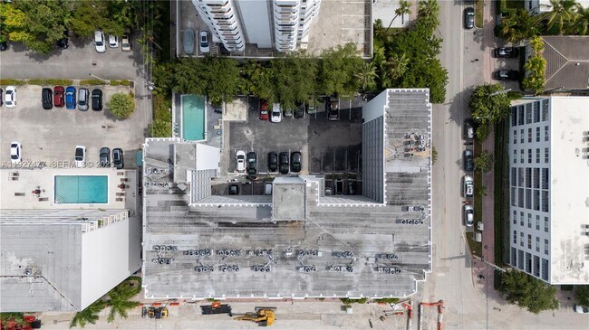 Building Photo - 1340 Lincoln Rd