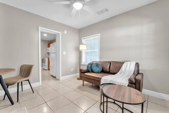 Building Photo - 905 Buena Vista Dr