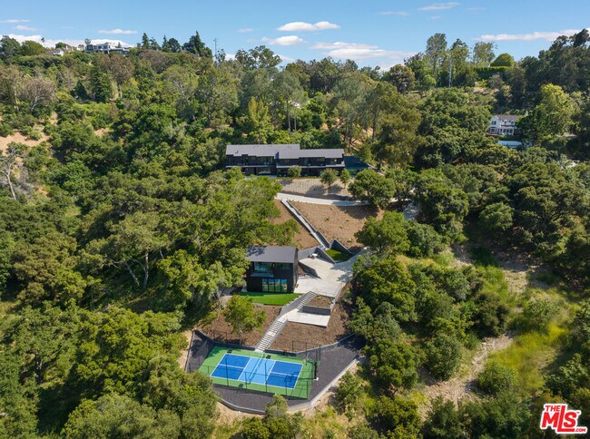 Building Photo - 3140 Coldwater Canyon Ave