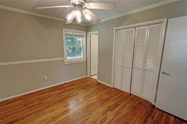 Building Photo - 2968 Fantasy Ln