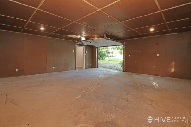 Building Photo - Fully Remodeled Home with Detached Garage ...