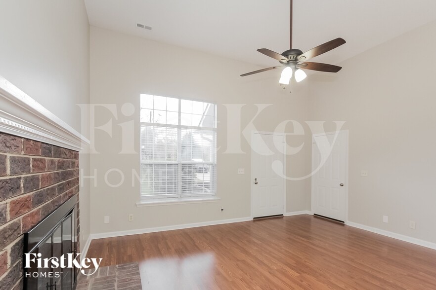 Building Photo - 6202 Suntrace Way