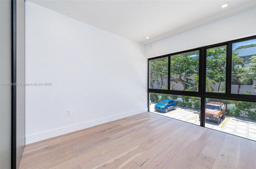 Building Photo - 204 Sunrise Dr