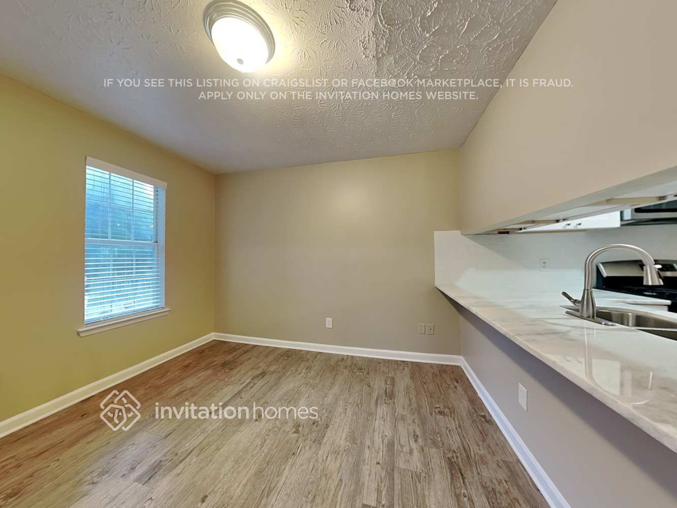 Building Photo - 715 Country Manor Way