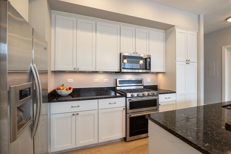 Building Photo - 711 W Grand Ave