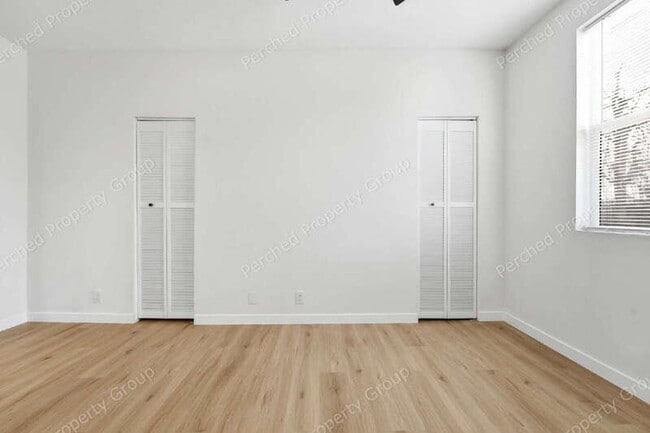 Building Photo - 2105 SE Stark St