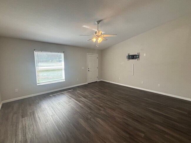 Building Photo - MarionOaks Beauty 3/2/2 ***Won't Last***